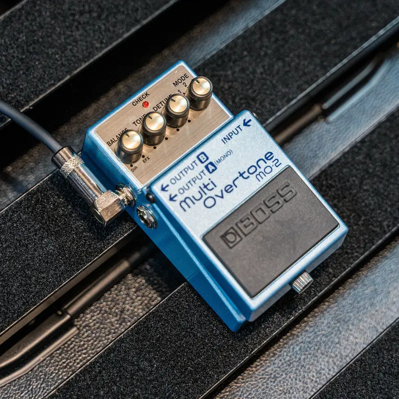 Boss Mo-2 Multi Overtone Guitar Effects Pedal 1